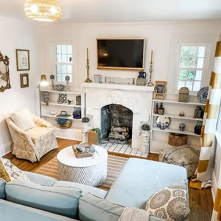Cozy 2Br Apt W King In Historic Dist. 1Mi To Sq.